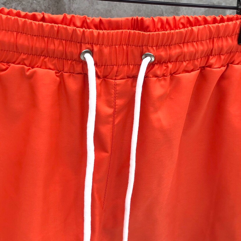 “THOM BROWNE Classic Four-Bared Sandal Shorts in Gray, Tibetan Cyan, White, and Orange – Code 1-5” - 图片 3