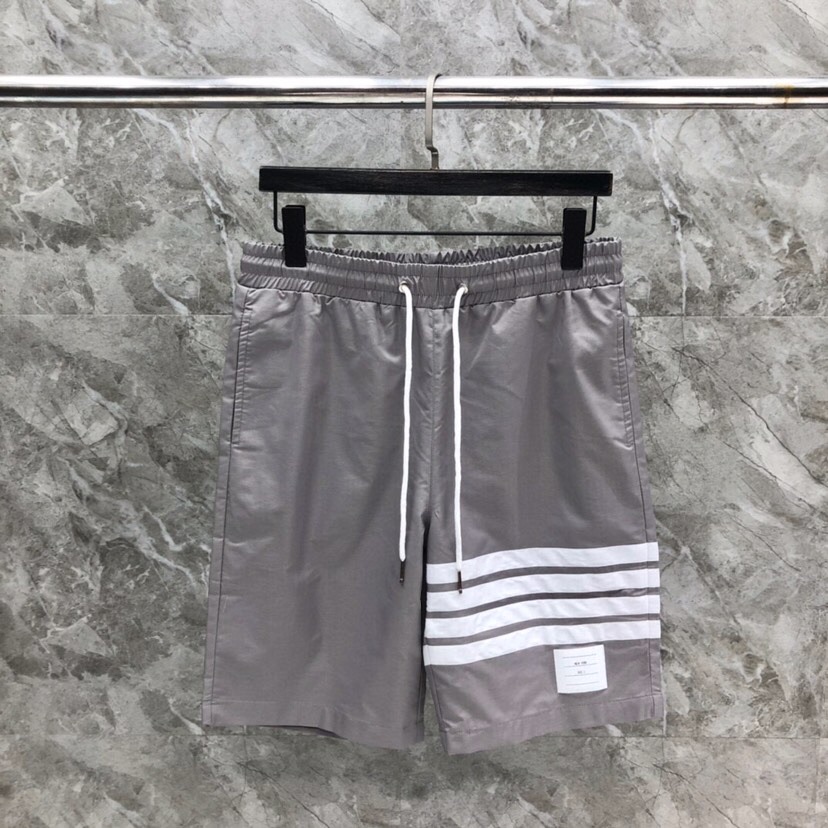 “THOM BROWNE Classic Four-Bared Sandal Shorts in Gray, Tibetan Cyan, White, and Orange” - 图片 1
