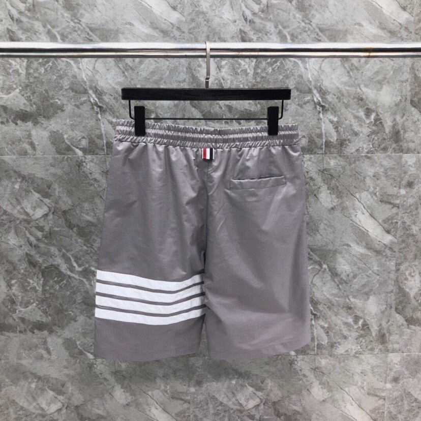 “THOM BROWNE Classic Four-Bared Sandal Shorts in Gray, Tibetan Cyan, White, and Orange” - 图片 2