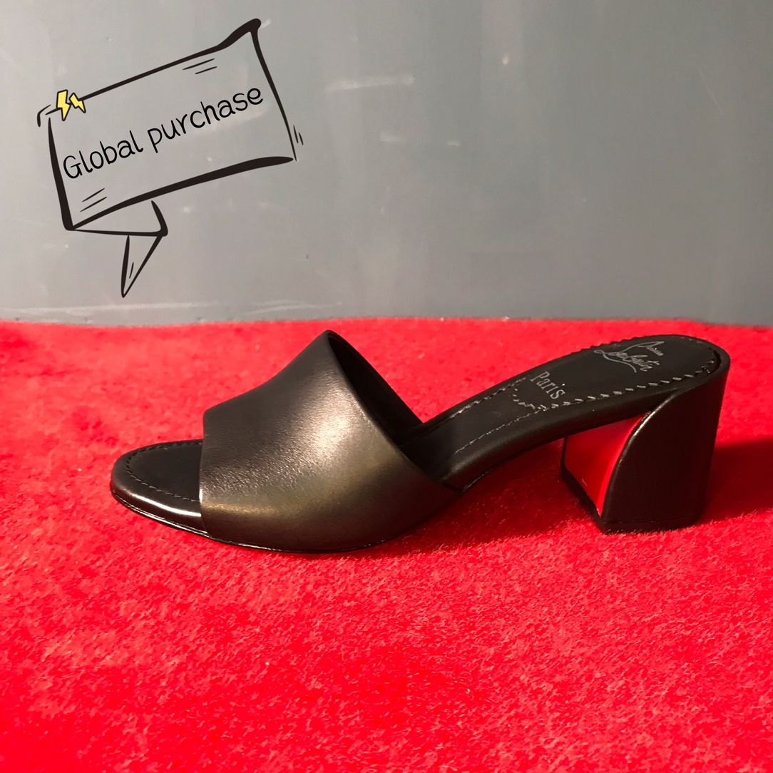 NO:337286,High-end custom spring and summer sandals new series!  H5.5Cm, size 34-42. Genuine leather large sole, customized model, no return or replacement L44-004. Black cowhide, black sheepskin footbed, standard European size Reference:L44-004 Color: black/black Material:cowhide/rivet Lining:goat leather Heel height:5.5Cm Sole:leather sole Size:EU 34-42 (US 4-11):,,christian louboutin,sandals,cowhide,sheepskin,Leather soles19860909高端订制 春夏凉鞋新款系列！ H5.5Cm,尺码34-42码.真皮大底,订制款,不退不换L44-004.黑色牛皮,黑羊皮垫脚, 标准欧码 Reference:L44-004 Color: black/black Material:cowhide/rivet Lining:goat leather Heel heigh:5.5Cm Sole:leather sole Size:EU 34－42（US 4一11) :,,christian louboutin,sandals,cowhide,sheepskin,Leather soles,Women's Shoes