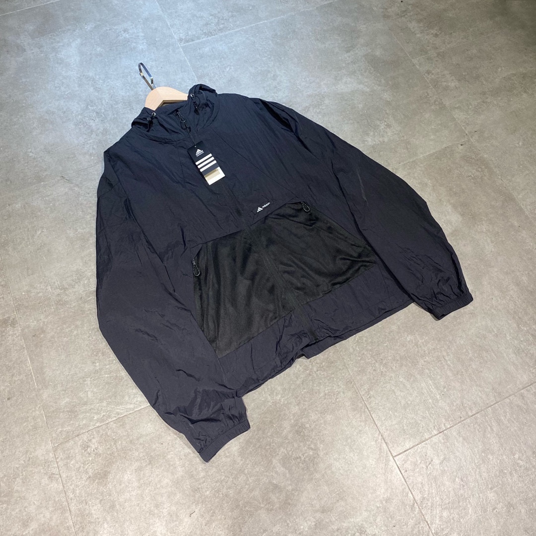 💰90
Adidas阿迪达斯 黑武士高品质皮肤衣绣标凉感薄款大口袋网眼皱感透气面料冲锋衣连帽运动拉链机能落肩外套情侣款
Color: 黑色  Size: M-XL
M  胸围124 衣长71 (cm）
L  胸围128 衣长72 (cm）
XL 胸围132 衣长73 (cm)