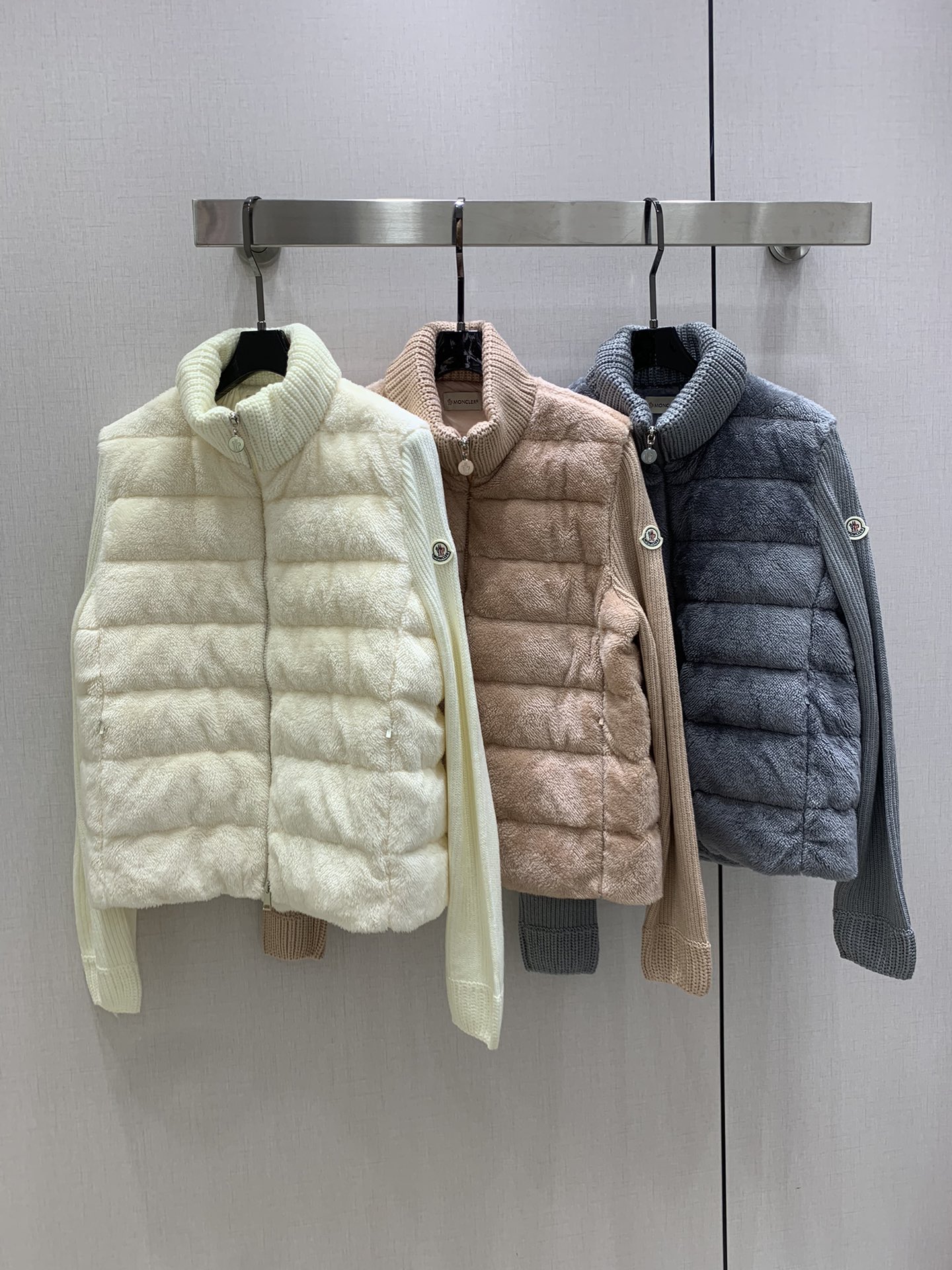 NO:506727,With dust bag, MON* early autumn new style, plush zipper long-sleeved jacket, overall warmth effect is full, regular style, casual and fashionable, classic logo perfect embellishment, three colors SMLXL code, high-quality ABC,, jackets & coats, alexander wang19860909配防尘袋强烈推荐MON*早秋新款 毛绒拉链长袖外套 整体保暖效果拉满,常规款式 休闲时尚,经典logo完美点缀 三个色 SMLXL码 高品质ABC,,jackets & coats,alexander wang,Women's clothing