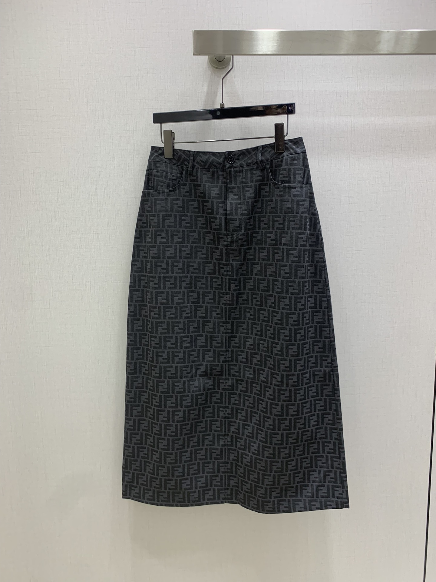 NO:502616,Highly recommended FEN*2025 early autumn new style, printed pocket skirt, extremely elegant, a very suitable model for everyday shopping or workplace party, exuding high-end temperament, one color SML code, high-quality AB,,fendi, skirts, alexander wang19860909强烈推荐 FEN*2025早秋新款 印花口袋长半裙 优雅至极 日常逛街或者职场Party都很适合的一款 散发着高级气质 一个色 SML码 高品质AB,,fendi,skirts,alexander wang,Women's clothing