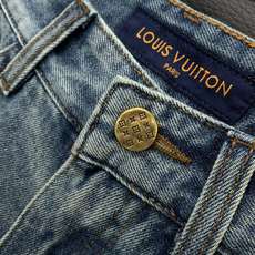 ,LouisVuitton 路易威登,2026秋季最新款,专柜同步有售,原单狠货,时尚休闲牛仔裤,上身很有特点!吸睛而有 ,LouisVuitton 路易威登,2026秋季最新款,专柜同步有售,原单狠货,时尚休闲牛仔裤,上身很有特点!吸睛而有