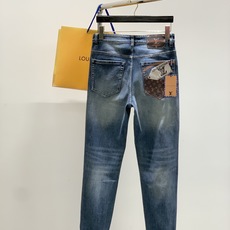 ,LouisVuitton 路易威登,2026秋季最新款,专柜同步有售,原单狠货,时尚休闲牛仔裤,上身很有特点!吸睛而有 ,LouisVuitton 路易威登,2026秋季最新款,专柜同步有售,原单狠货,时尚休闲牛仔裤,上身很有特点!吸睛而有