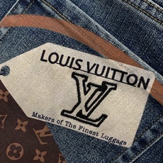 ,LouisVuitton 路易威登,2026秋季最新款,专柜同步有售,原单狠货,时尚休闲牛仔裤,上身很有特点!吸睛而有 ,LouisVuitton 路易威登,2026秋季最新款,专柜同步有售,原单狠货,时尚休闲牛仔裤,上身很有特点!吸睛而有