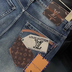 ,LouisVuitton 路易威登,2026秋季最新款,专柜同步有售,原单狠货,时尚休闲牛仔裤,上身很有特点!吸睛而有 ,LouisVuitton 路易威登,2026秋季最新款,专柜同步有售,原单狠货,时尚休闲牛仔裤,上身很有特点!吸睛而有