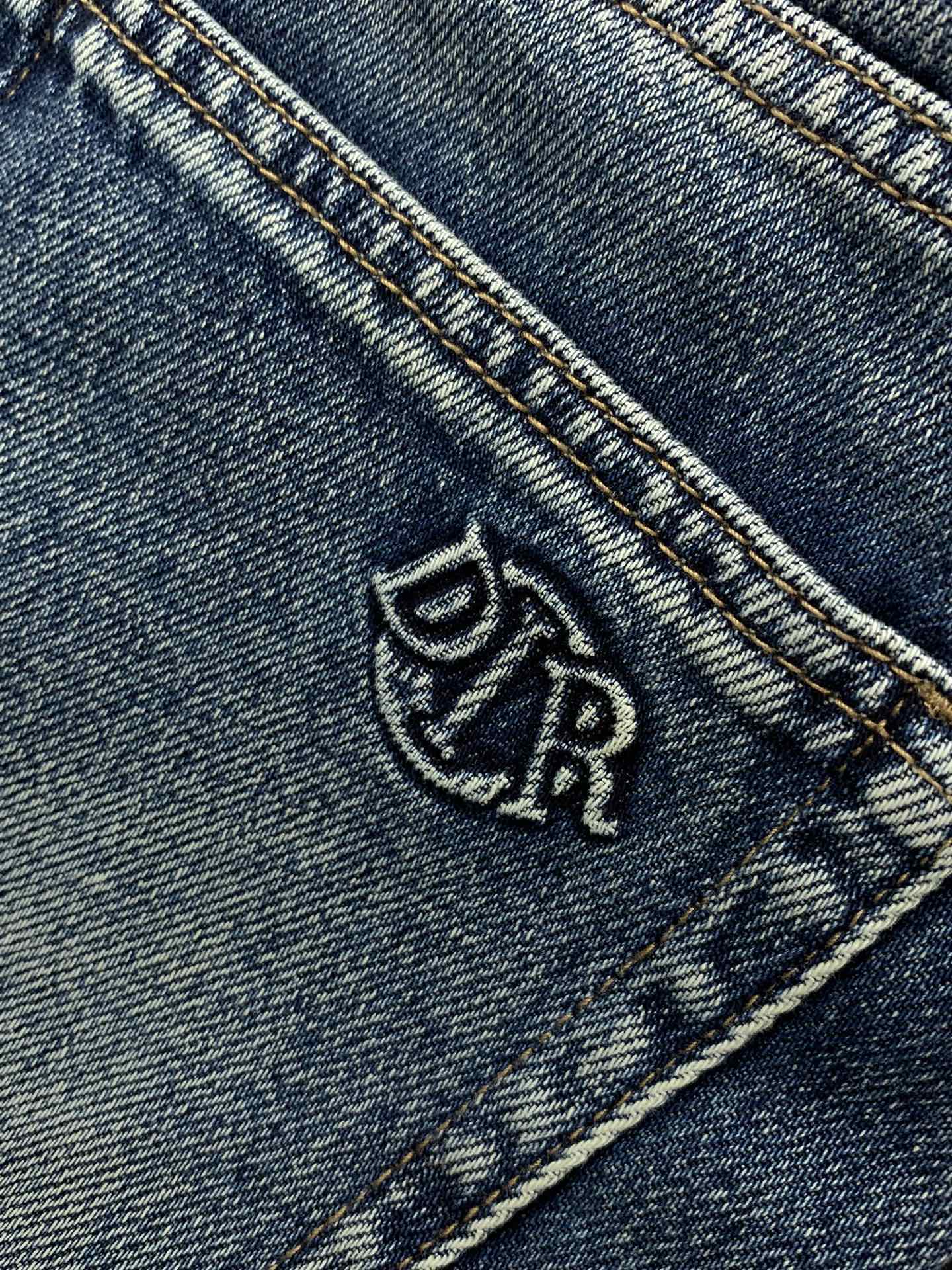 “Dior Fall 2025 New Products: Fashionable Water-Washing Jeans and Top-Class Embellishments” - 图片 9