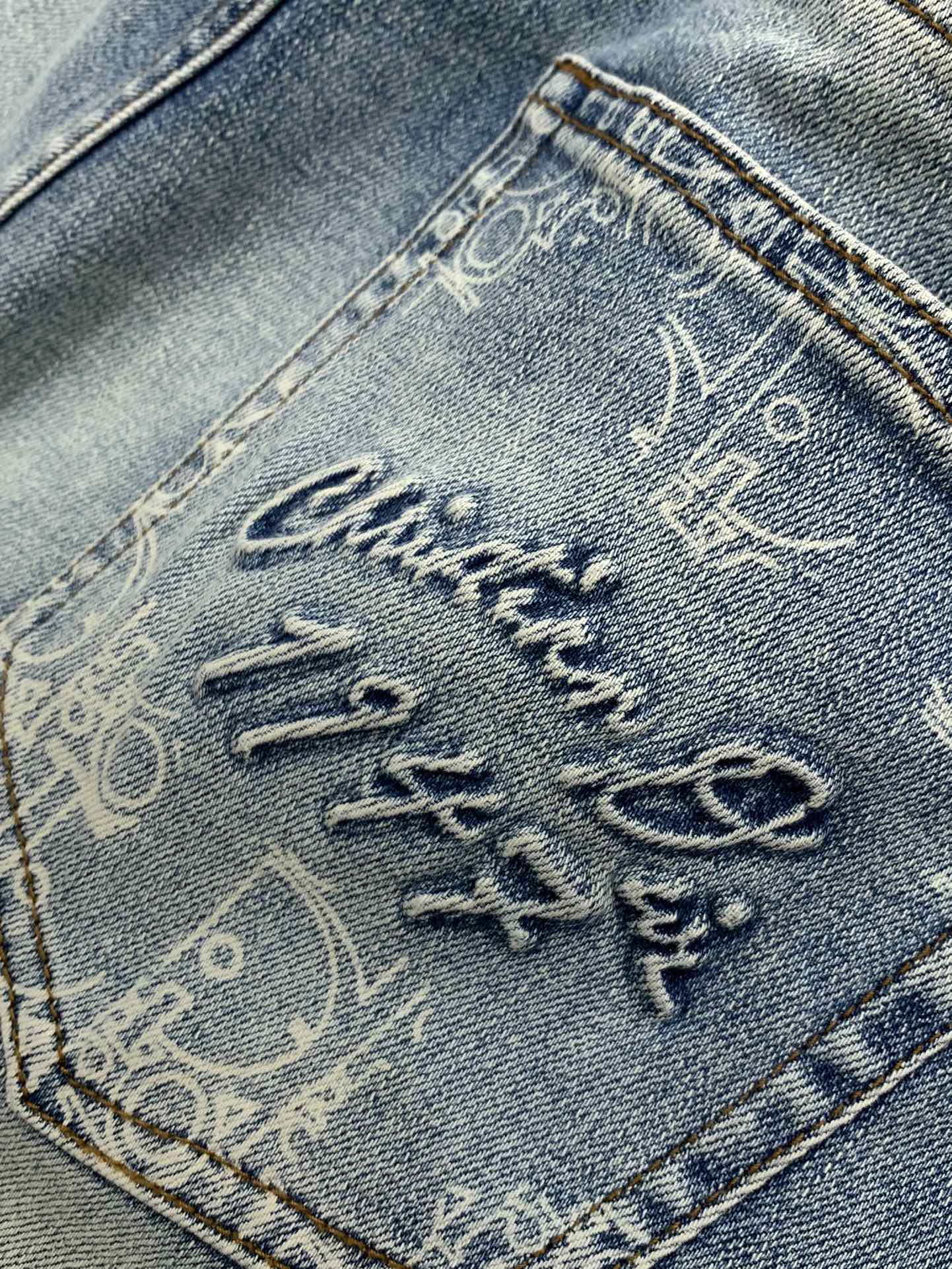 “Dior Fall 2025 New Products: Synchronized Online Cabinets Featuring Fashionable Water-Washing Jeans and Top-Class Embellishments” - 图片 9