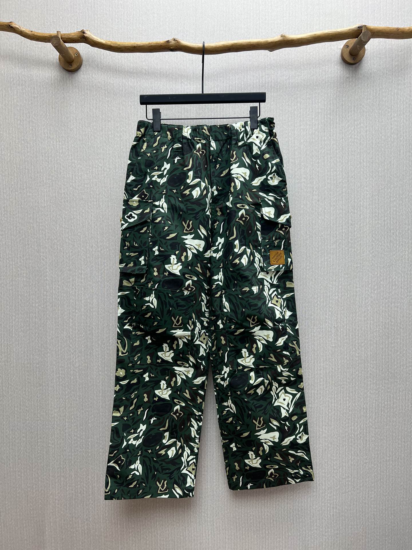 P215 Lujia 25ss nuevo mono de pantalones con diseño de múltiples bolsillos de camuflaje de marca compartida Nigo, talla…