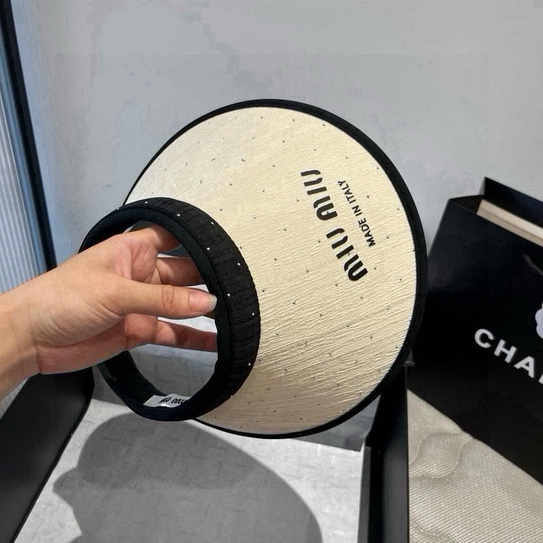 🆕

缪缪miumiu空顶发箍遮阳帽