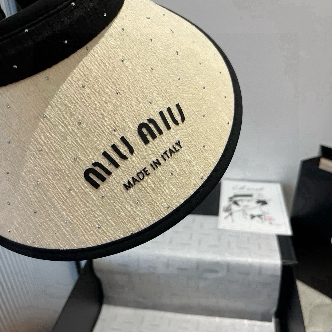 🆕

缪缪miumiu空顶发箍遮阳帽