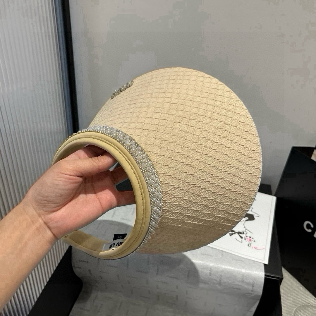 🆕

缪缪miumiu空顶发箍遮阳帽