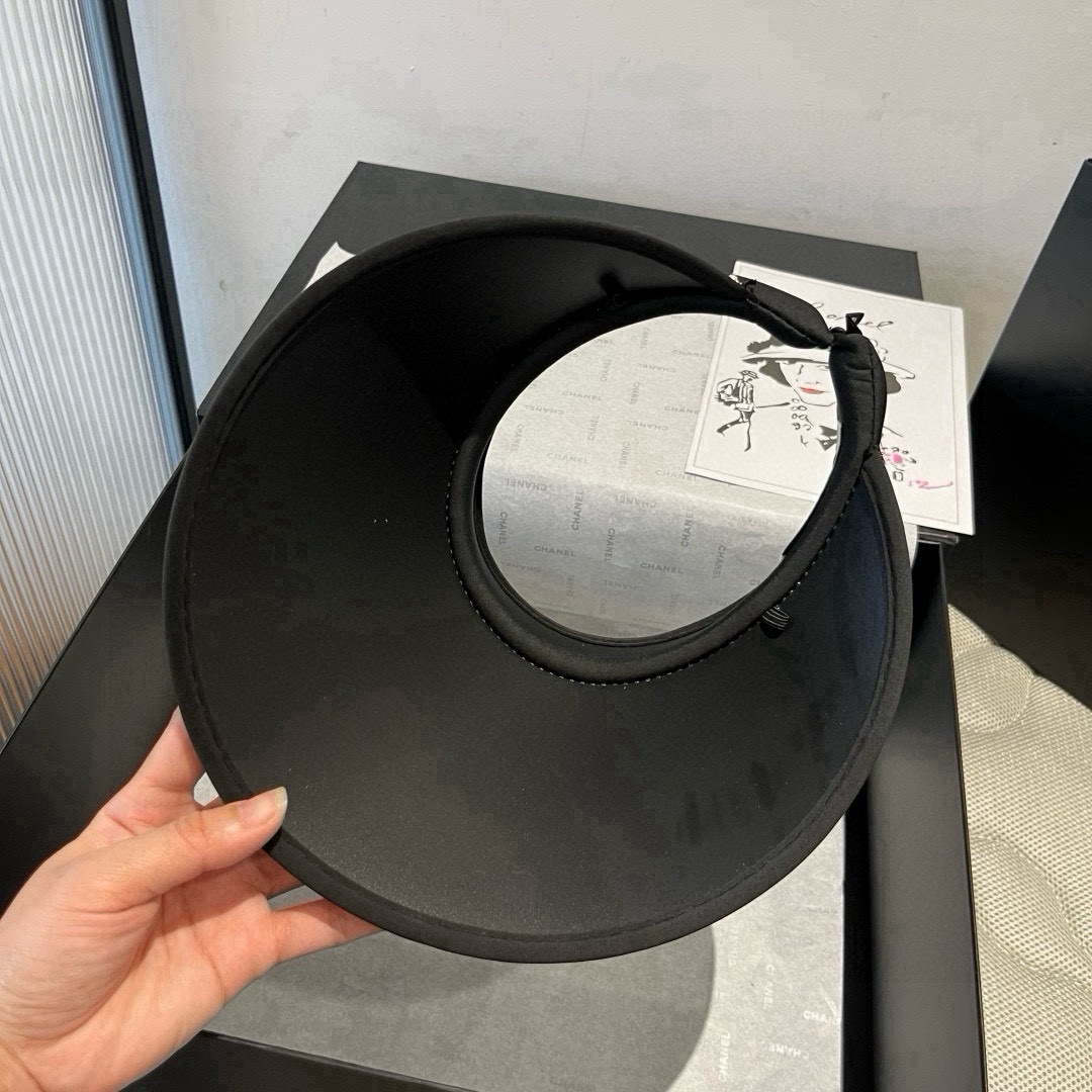 🆕

缪缪miumiu空顶发箍遮阳帽