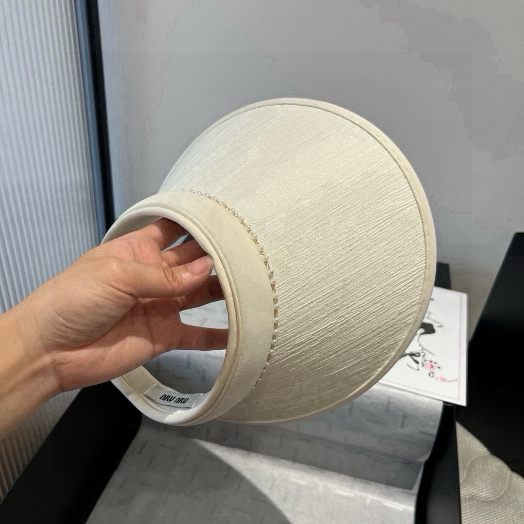 🆕

缪缪miumiu空顶发箍遮阳帽