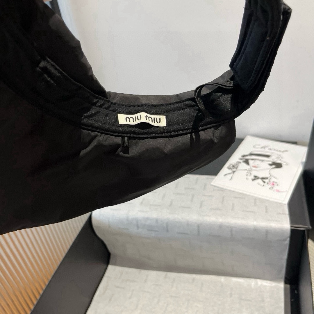 🆕

miumiu缪缪贝壳帽，空顶遮阳帽 可调节