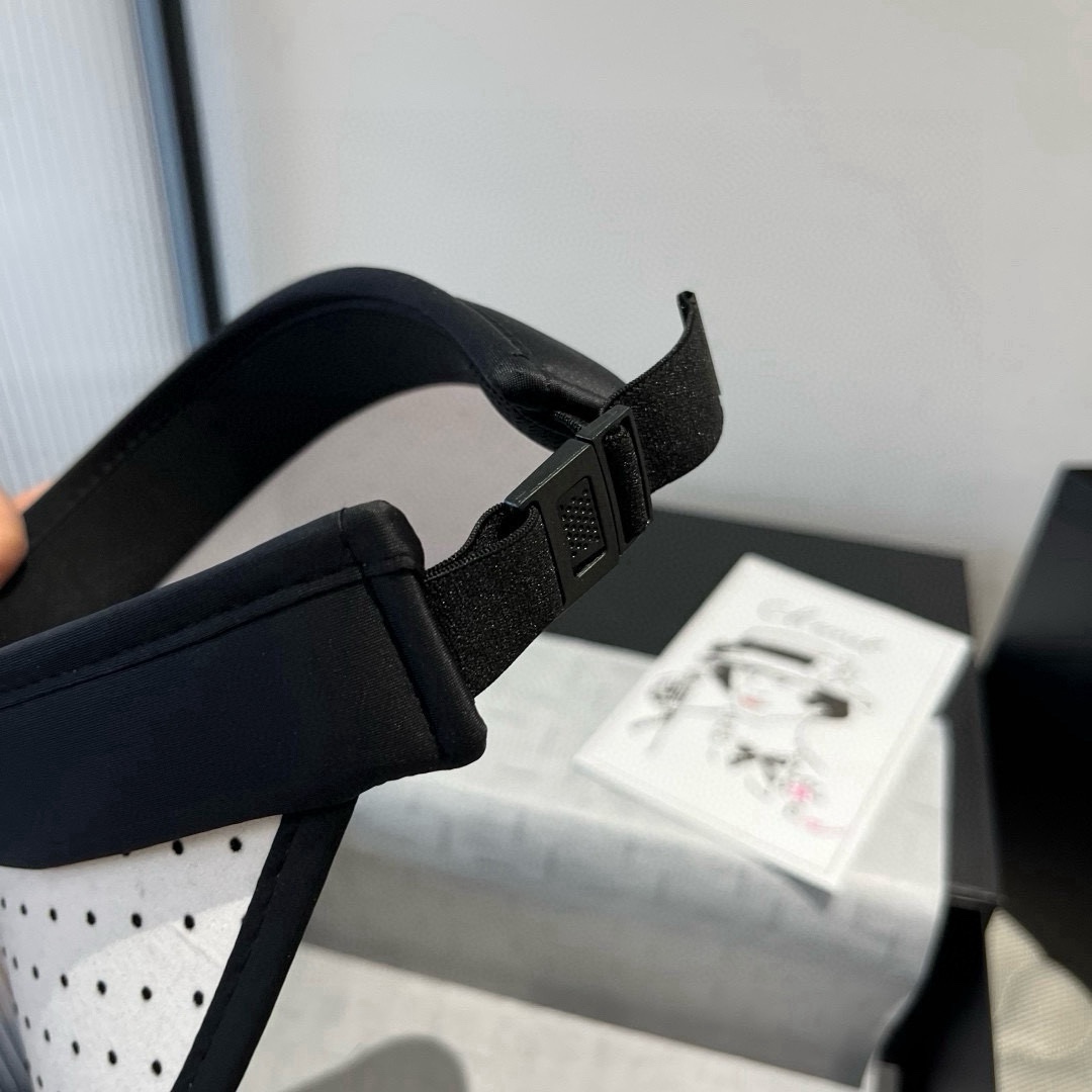 🆕

miumiu缪缪新款波点空顶遮阳帽，遮阳发箍