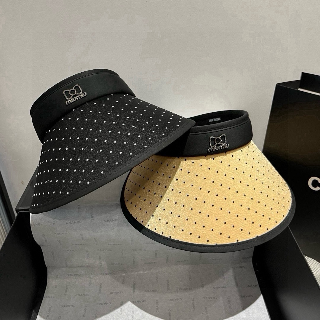 🆕

miumiu缪缪新款波点空顶遮阳帽，遮阳发箍