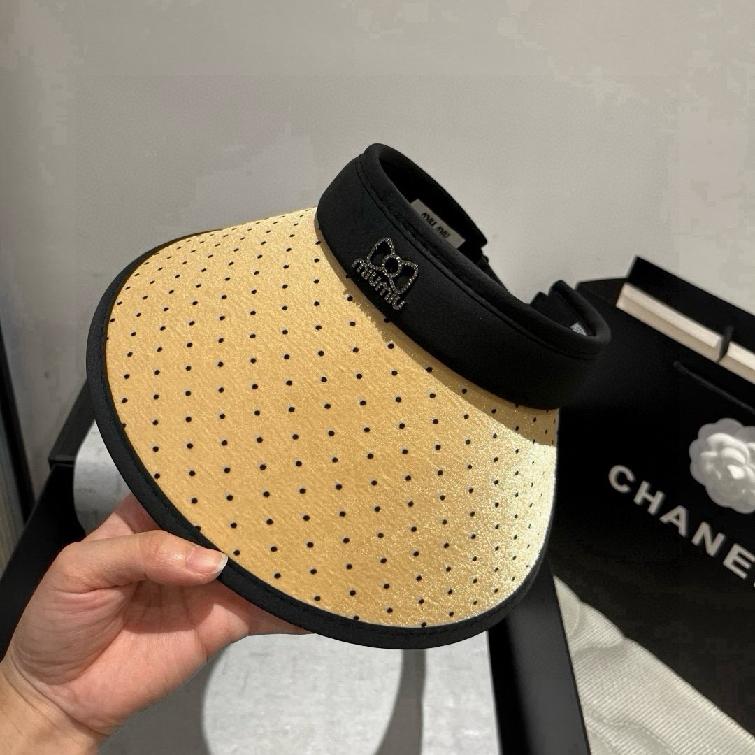 🆕

miumiu缪缪新款波点空顶遮阳帽，遮阳发箍