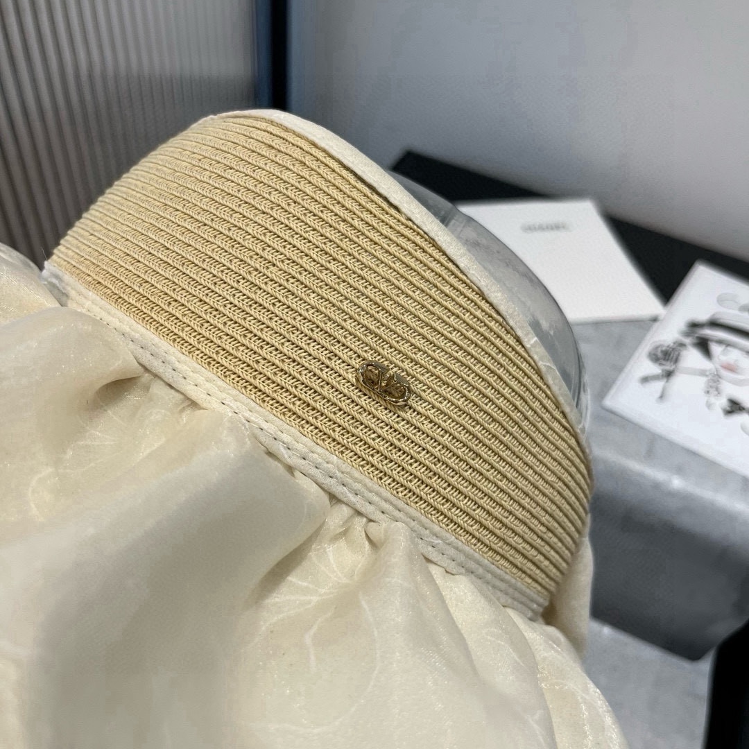 🆕

华伦天奴空顶遮阳帽，头围57cm