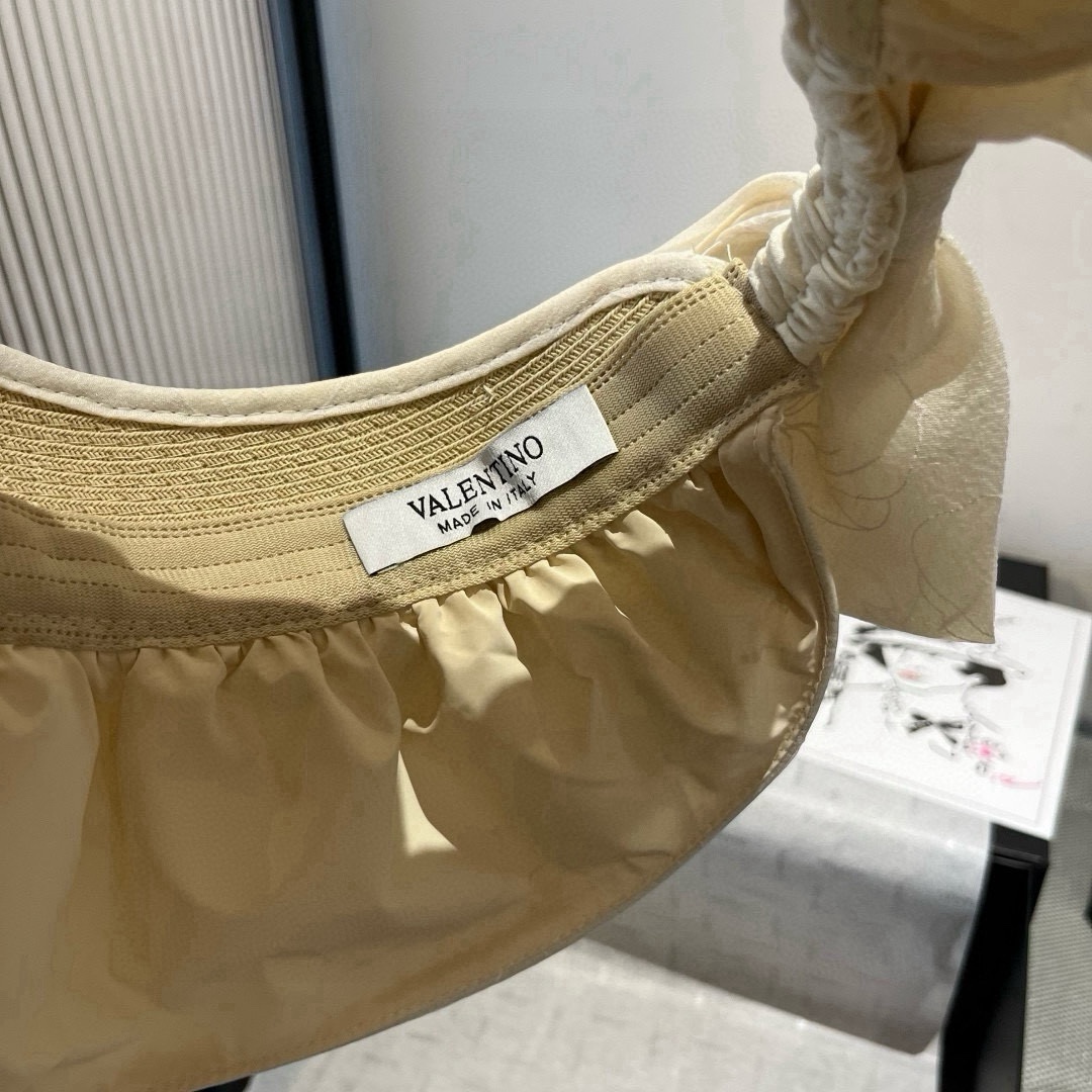 🆕

华伦天奴空顶遮阳帽，头围57cm