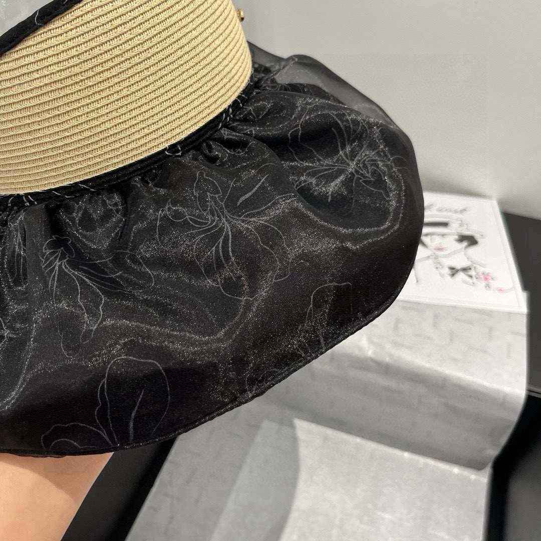 🆕

华伦天奴空顶遮阳帽，头围57cm