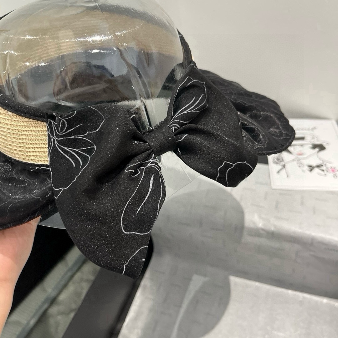 🆕

华伦天奴空顶遮阳帽，头围57cm