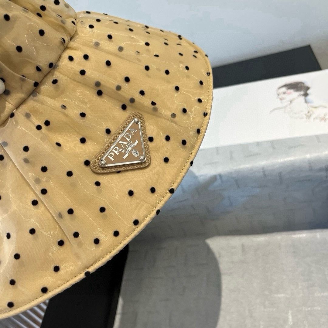 🆕

PRADA普拉达新款贝壳帽，空顶遮阳帽