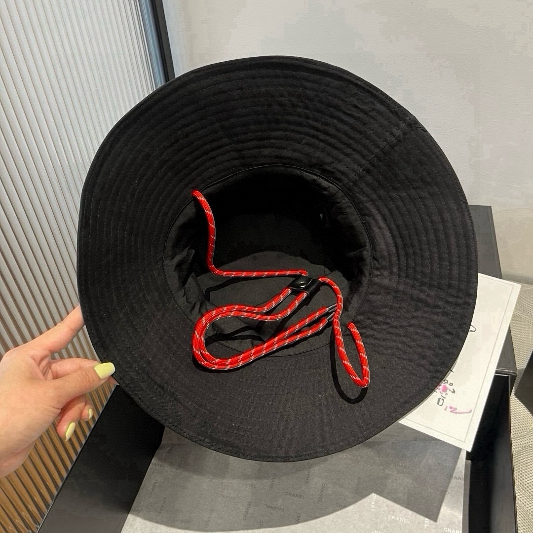 🆕

miumiu缪缪专柜款渔夫帽，高端定制，头围57cm