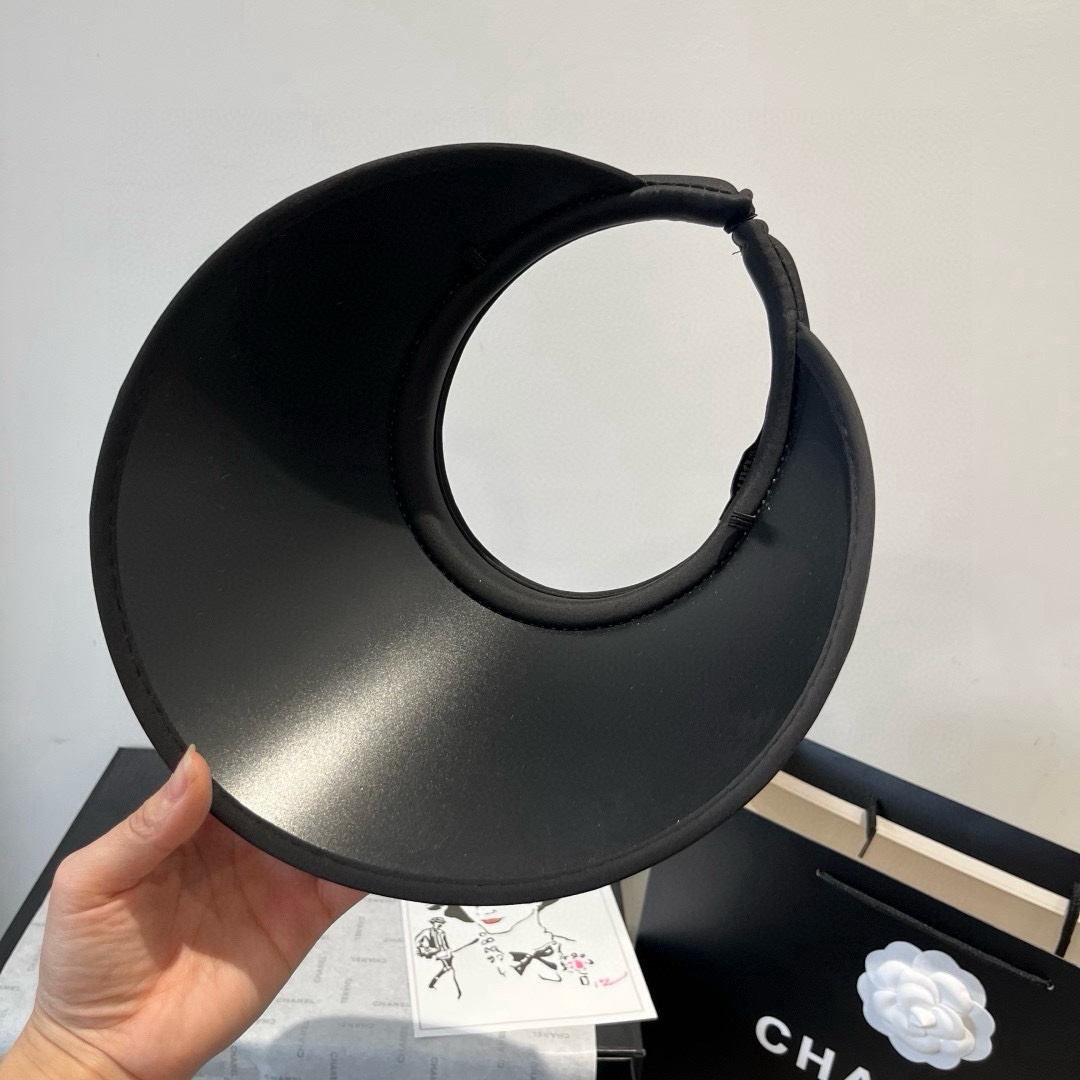 🆕

miumiu缪缪新款空顶遮阳帽