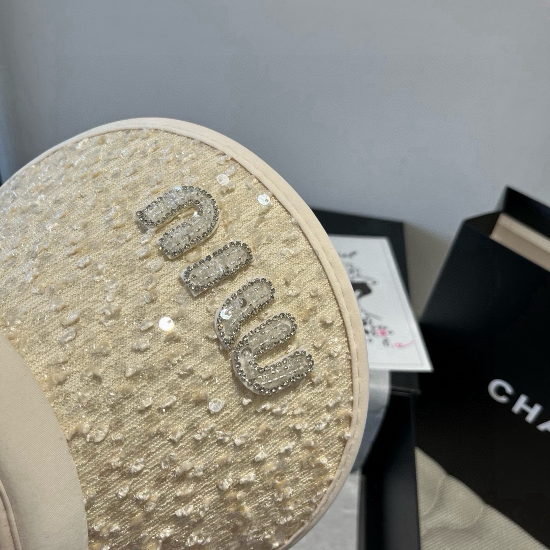 🆕

miumiu缪缪新款空顶遮阳帽