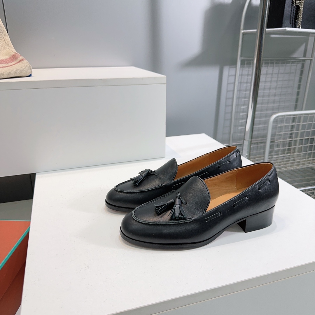 Title: High-Quality Loro Piana Recreational Shoes Summary Summary: Italian-made shoes with oxen leather, classic design, low-key heel, imported calf skin, sizes 35- - 图片 1