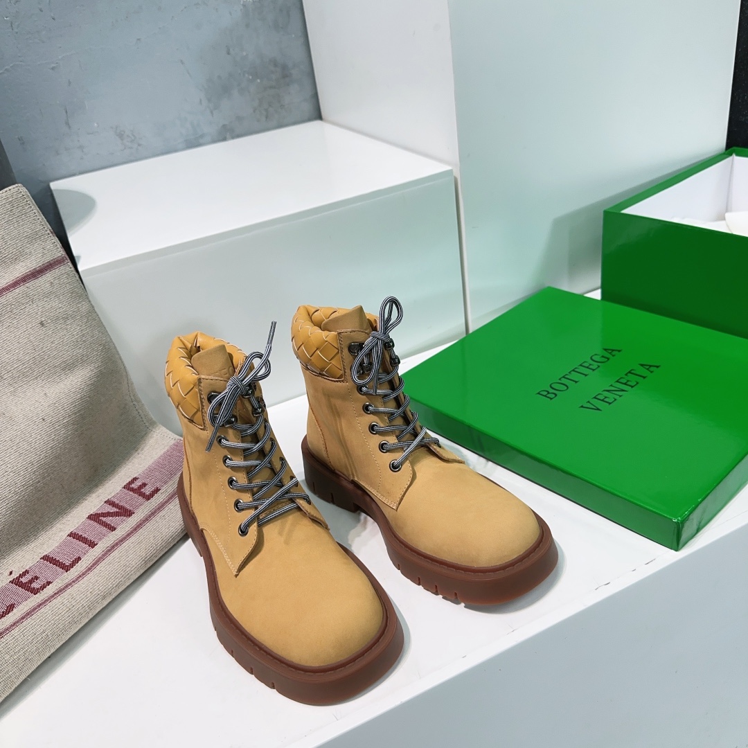 Title: Top Quality Bottega Veneta 25ss Short Boots for Autumn and Winter – Factory Outlet Summary: High-quality Bottega Veneta 25ss short boots for fall and winter, featuring a - 图片 1