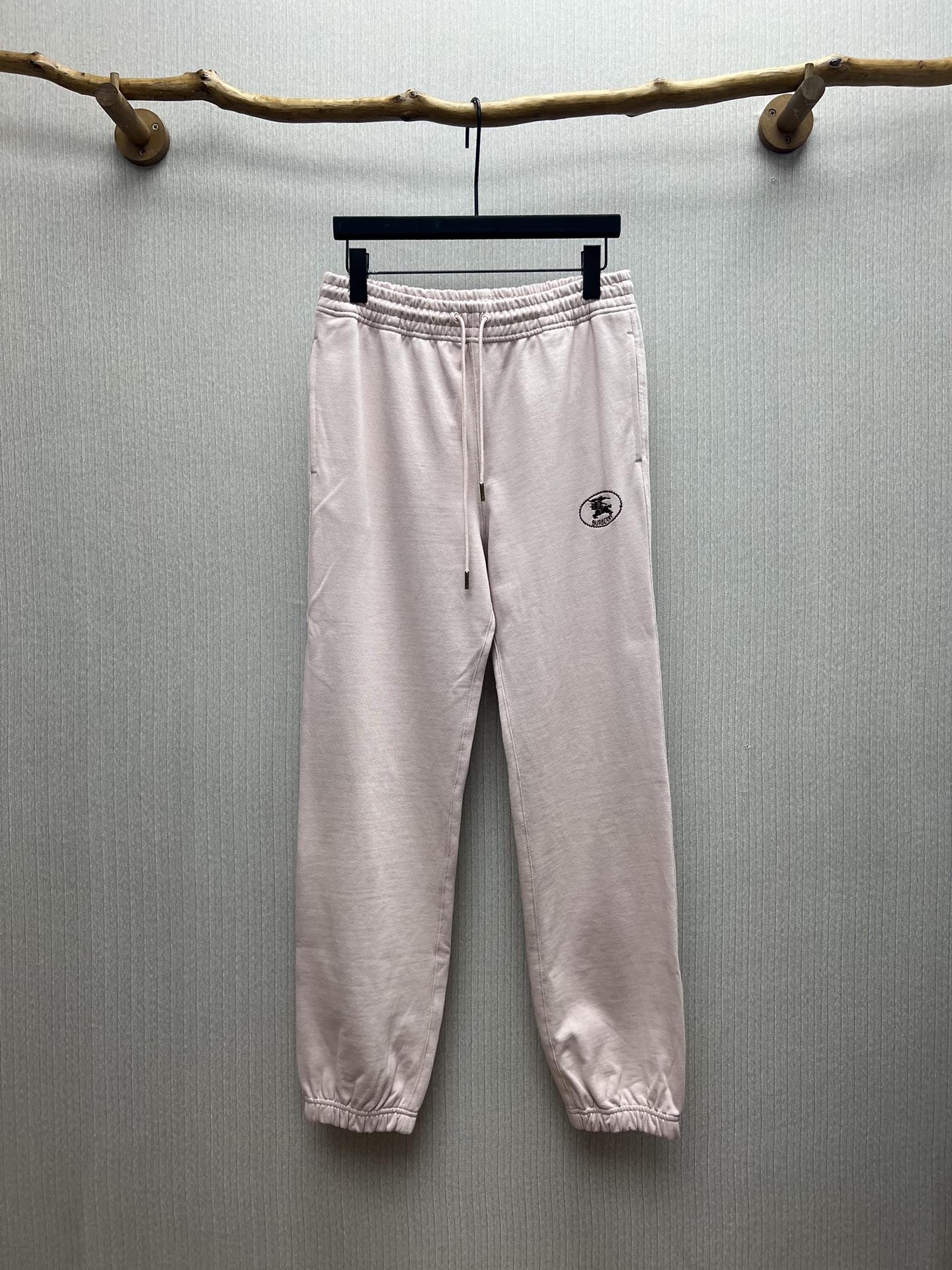 Burberry 25ss nuevo EKD caballero bordado algodón cordón color sólido pantalones deportivos de punto rosa para mujer nú…