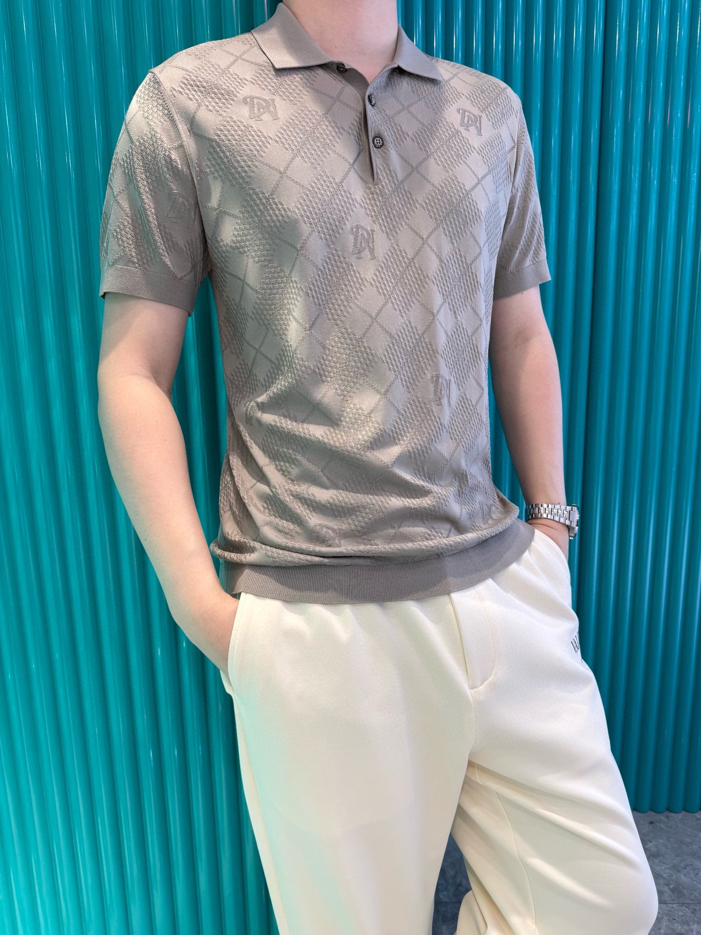 NO:500734,Dino luxury products - brand authentic products in 2025 latest polo shipments, hot-selling items in Europe and the United States!  Selected customized Ilit fabrics from imported Italian brands, the whole brand logo jacquard matches the latest design, highlighting fashion!  Number of codes 48-56 (model 180/wear 50, with Hong Kong Lane Crawford gift box packaging), alexander wang19860909Dino奢品-品牌正品2025最新polo出货 欧美热销单品！精选意大利进口品牌定制伊力特面料,通体的品牌标志提花搭配最新的设计,彰显时尚 ！码数48-56（模特180/穿50,配香港连卡佛礼盒包装）,,alexander wang,Men's clothing