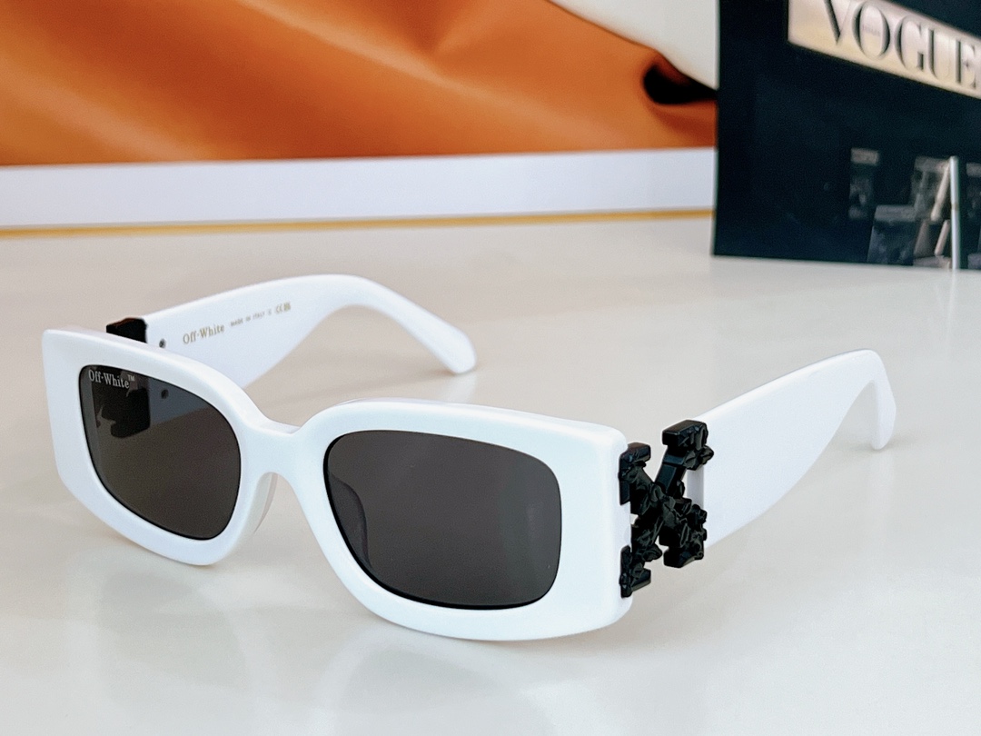  OFF WHITE
MODELROMA RECTANGLE FRAME
SIZE53口20-140
🔝
