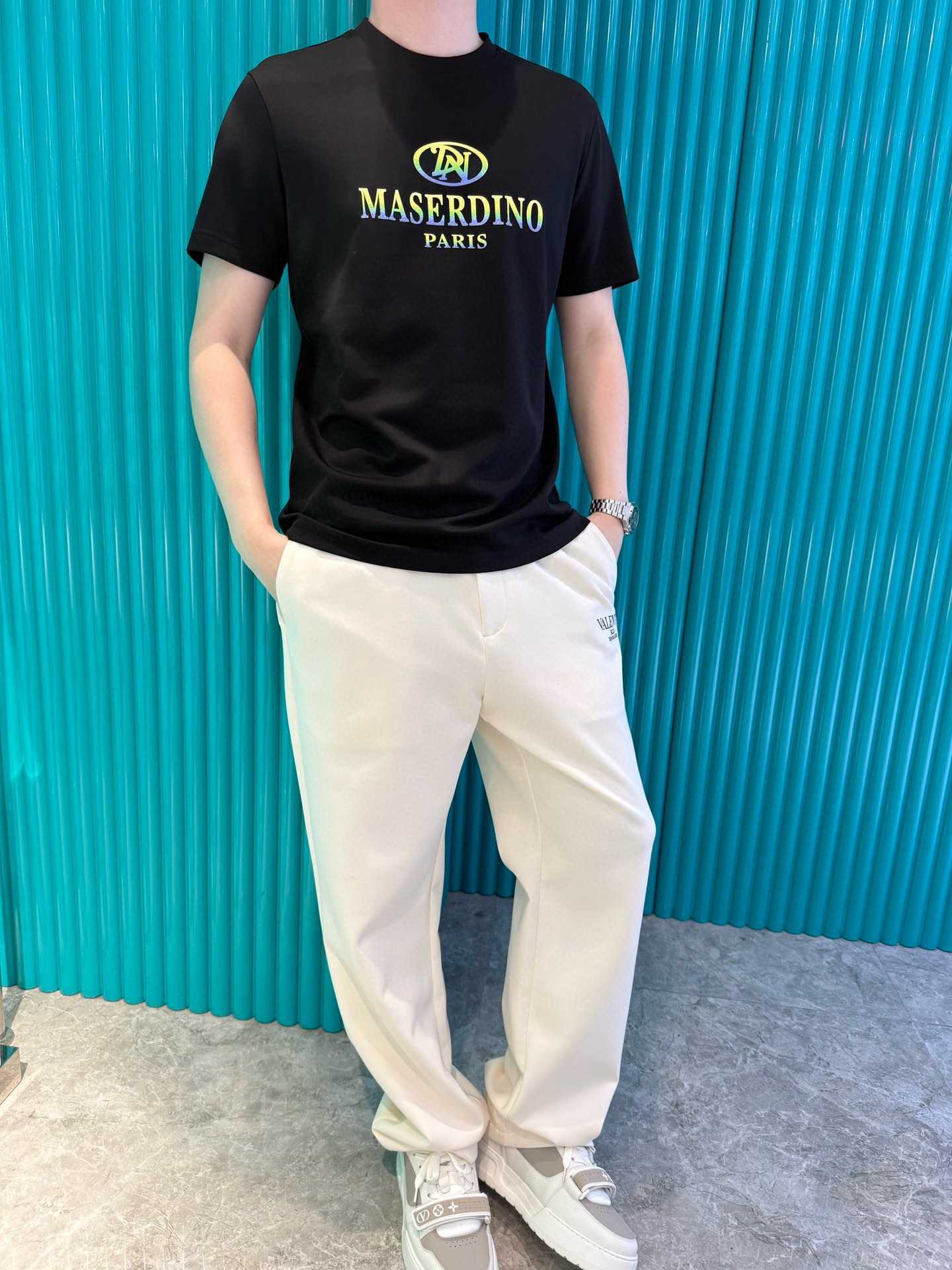 NO:500754,Dino Luxury Products - Brand's latest round neck T-shirt shipment in 2025, hot-selling items in Europe and the United States!  Select Italian imported brands to customize European cotton!  The brand logo print on the chest is matched with the latest design to highlight fashion!  Number of codes 48-56 (model 180/wear 50, with Hong Kong Lane Crawford gift box packaging), tees, t-shirt, alexander wang19860909Dino奢品-品牌2025最新圆领T恤出货 欧美热销单品！精选意大利进口品牌定制欧货棉！胸口的品牌标志印花搭配最新的设计,彰显时尚 ！码数48-56（模特180/穿50,配香港连卡佛礼盒包装）,,tees，t-shirt,alexander wang,Men's clothing