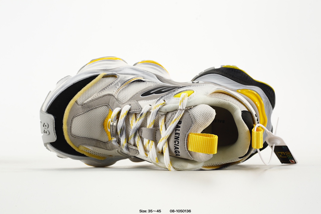 Balenciaga CARGO Sneaker 巴黎世家十一代圆头系带 舒适百搭低帮生活休闲鞋老爹鞋 全套原纸板楦头开发 最原汁原味的灵魂版型 全鞋荧光划线卡点 胶水把控整洁度追求极致完美 每一双都是工艺品 多重QC质检 超越公司货的品控标准 实实在在的免检产品 原盒原配 正确字体电绣 粗细、位置、大小正确 侧边TPU 透气孔匹配意产原版 正确分离大底 TPU软底 原版一致大底LOGO 立体感十足 原厂皮料水洗做旧 采购原厂网纱 这款超细纤维和网布工装运动鞋 做旧的厚网布鞋面 还有一种经典 Track 鞋款融合 New Balance 9060 中底之即视感 标志性 Sporty B Logo 置于鞋面中间 再加上明显提高的中底厚度 你也不用害怕与3XL难以分辨 货号:784341 W2MV1 1170 码数:如图 编码:08-1050136