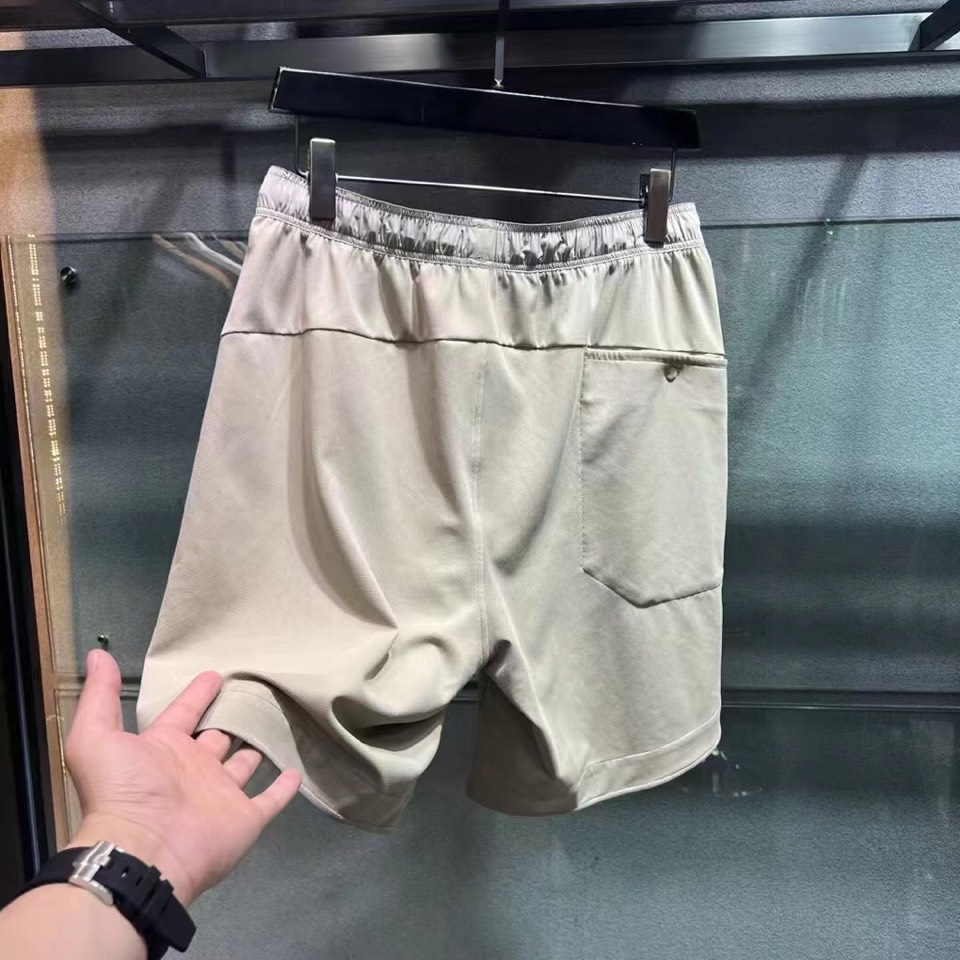 “High-End Summer Shorts Collection: Luxurious, Versatile, and Fashionable in Classic Colors” - 图片 4