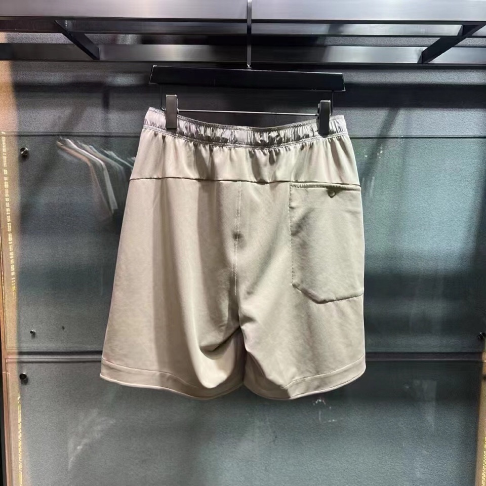 “High-End Summer Shorts Collection: Luxurious, Versatile, and Fashionable in Classic Colors” - 图片 3