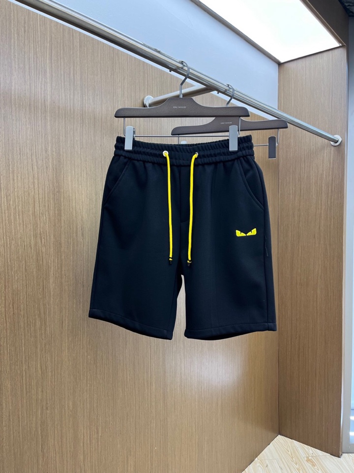 “New Men’s Leisure Shorts 2025: FENDI’s Custom Fabric, Comfortable Fit, Impeccable Detail, Original Logo Design” - 图片 1