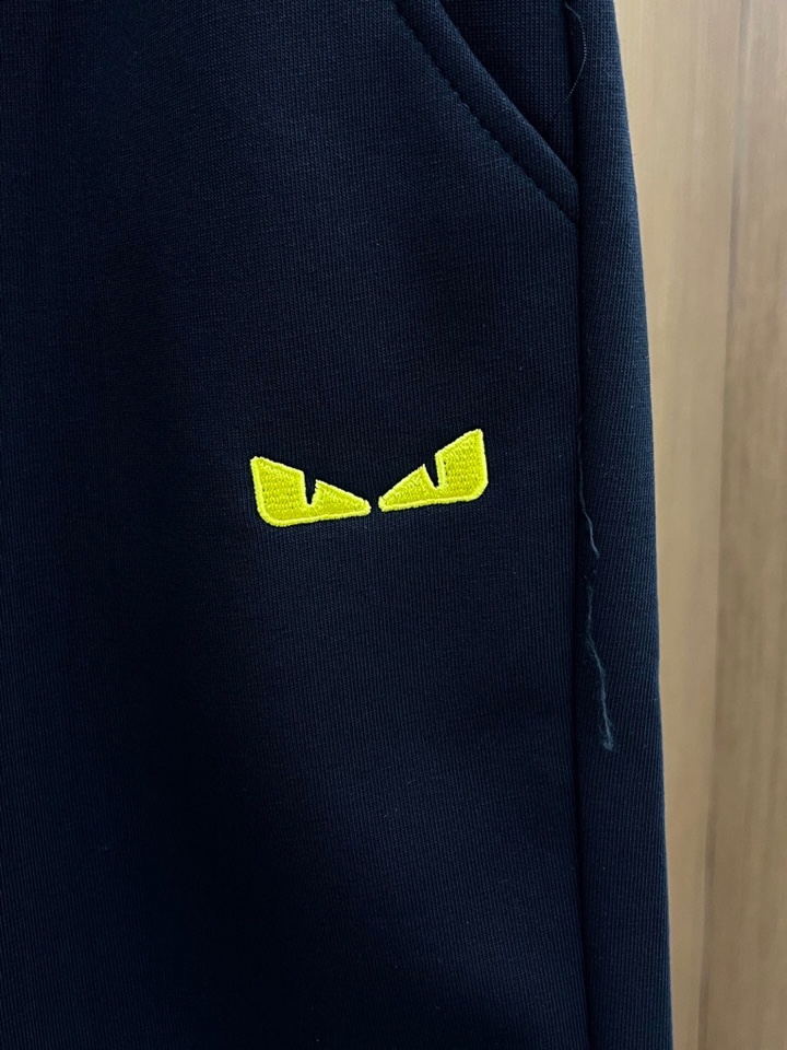“New Men’s Leisure Shorts 2025: FENDI’s Custom Fabric, Comfortable Fit, Impeccable Detail, Original Logo Design” - 图片 4