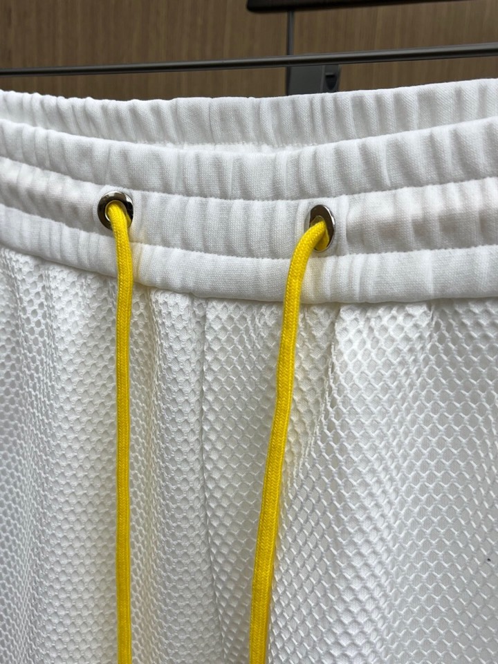 “New Men’s Leisure Shorts 2025: FENDI’s Advanced Custom Fabric, Comfortable Fit, Impeccable Detail, Original Logo Design” - 图片 3