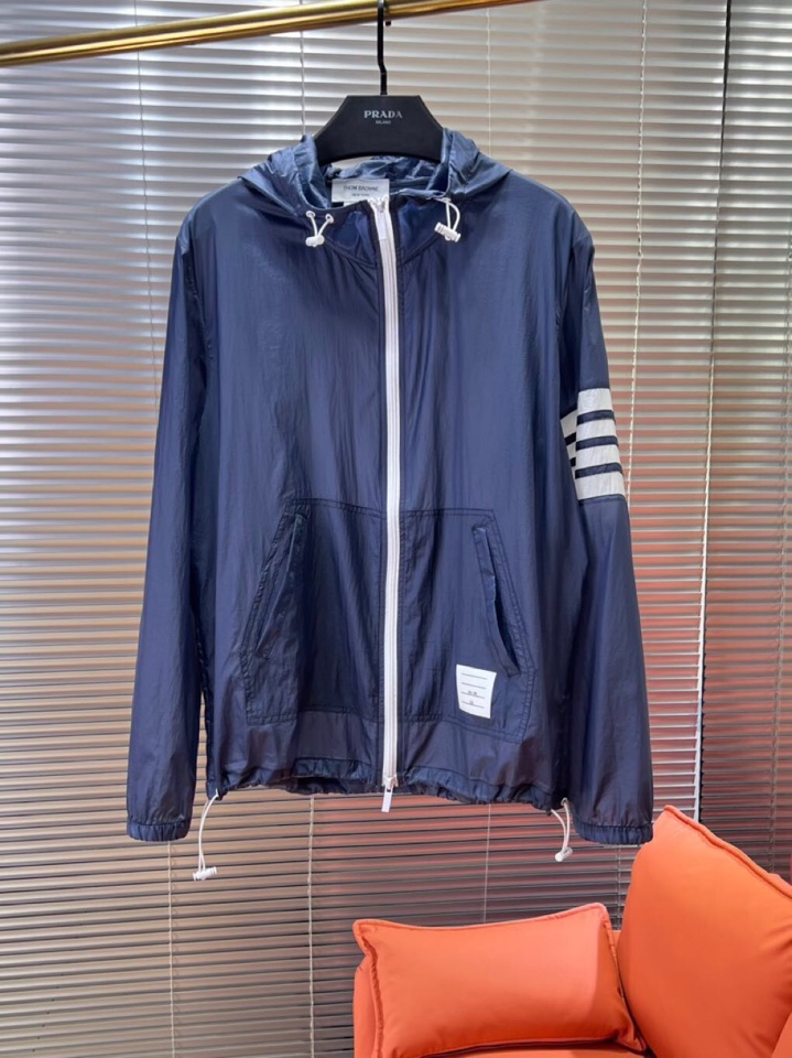 “THOM BROWNE TB2025 Men’s Sunscreening Light Hood Jackets Review”