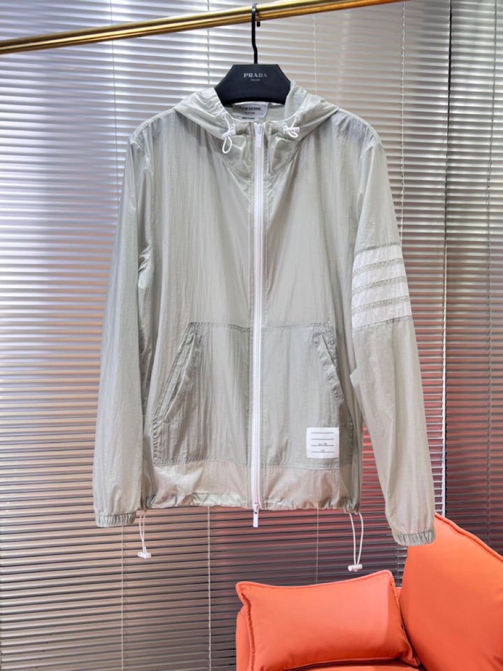“THOM BROWNE TB2025 Men’s Sunproof Jackets: Stylish, Protective, and Versatile for Outdoor Activities”