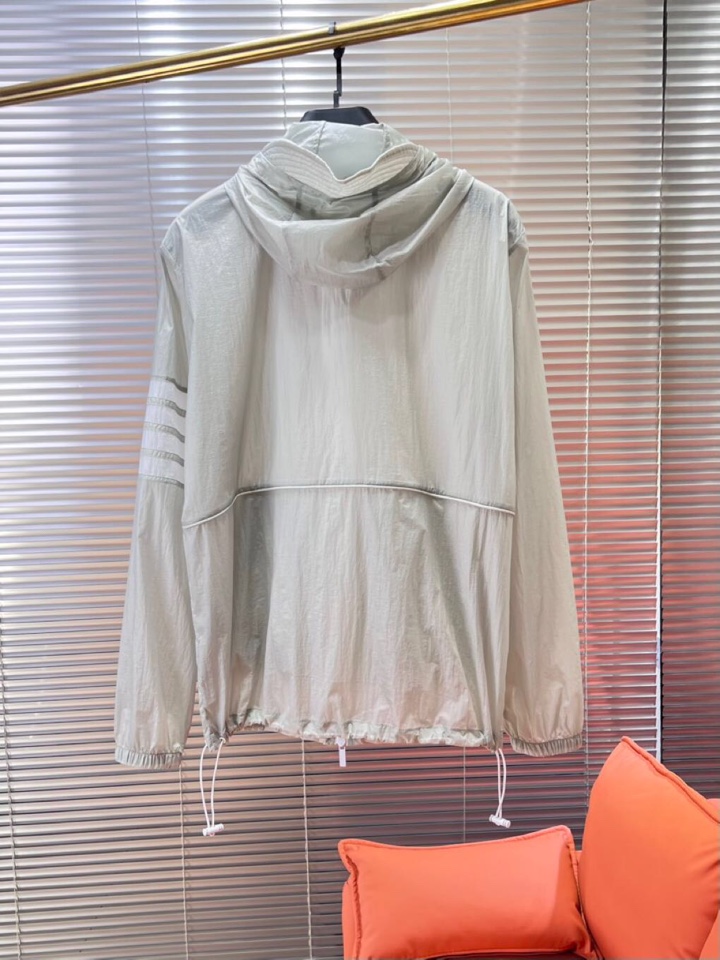 “THOM BROWNE TB2025 Men’s Sunproof Jackets: Stylish, Protective, and Versatile for Outdoor Activities” - 图片 9