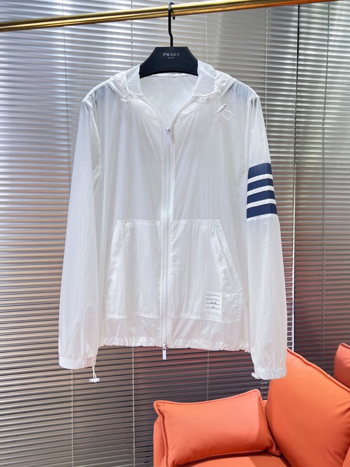 “THOM BROWNE TB2025 Sunscreening Hood Jackets: Fashionable, Functional, and Versatile for Outdoor Protection”