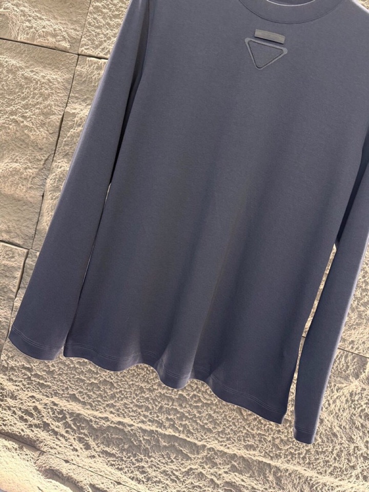 Title: Prada 2025s Men’s Long-Sleeved T-Shirts, Autumn/Winter Collection Summary: Luxurious, high-quality cotton, fine tailoring, in blue coffee color, - 图片 7