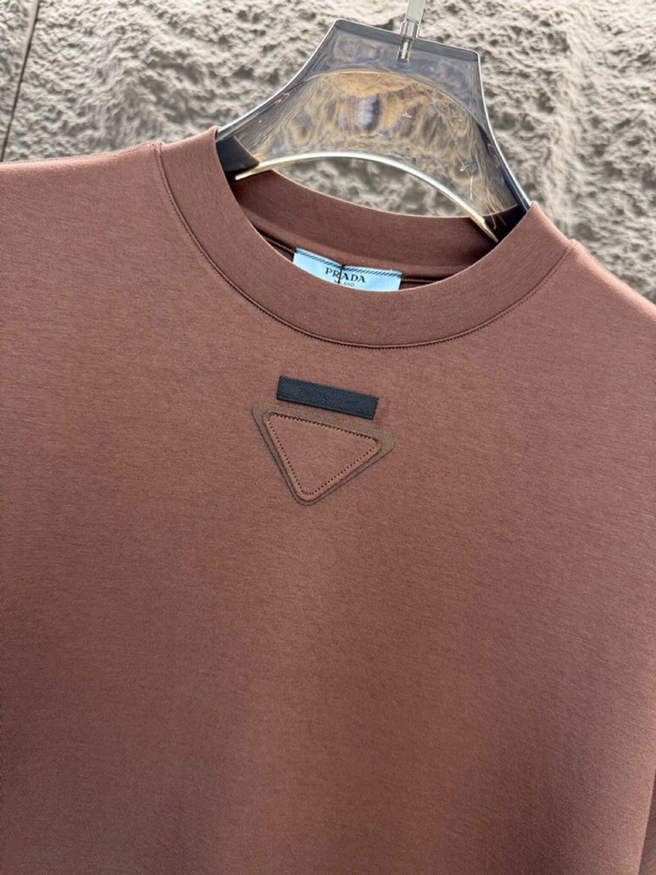 “Prada 2025s Men’s Long-Sleeved Cotton T-Shirt Collection for Autumn/Winter in Blue Coffee” - 图片 3