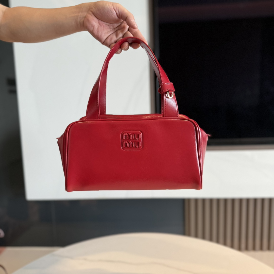 P750 Mi* 25 autumn/winter new style compact and multifunctional made of new calfskin material soft and high-grade textu…
